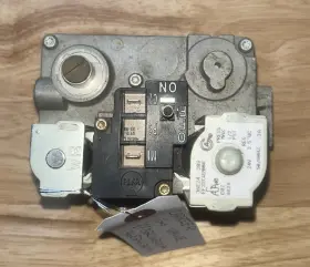 36E24-209 CARRIER Gas Valve #2