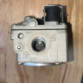 36E24-209 CARRIER Gas Valve #3