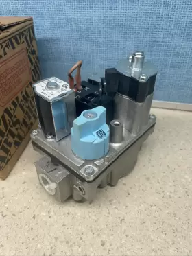 EF33CW184 CARRIER Nos Bryant Comb Gas Valve Ef #3