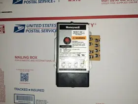 R8184P HONEYWELL Oil Burner Control Boiler Furnace Beckett