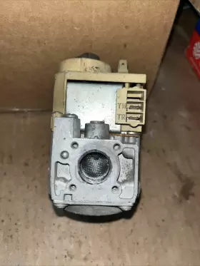 VR8200A2009 HONEYWELL Pilot Gas Valve #2