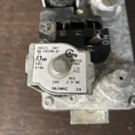 60-24290-01 RHEEM Rodgers Gas Valve Ruud Weather King #2
