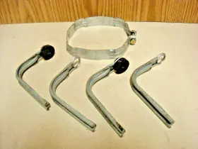 TR5733 TRIANGLE OSKOSH Belly Motor Mount Arms Rad Axial Ht