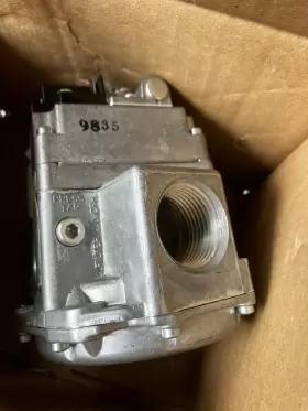 5A7-501-723 WEIL MCLAIN Robertshaw Gas Valve Nat Box #3