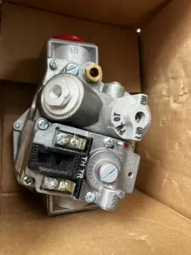 5A7-501-723 WEIL MCLAIN Robertshaw Gas Valve Nat Box