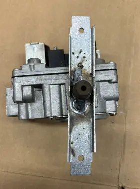 7990-328 YORK COLEMAN EVCON Gas Valve Rodgers #3